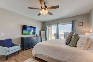2 bedrooms, desk, iron/ironing board, free WiFi - #4- SALE! Updated 2 BR BEACHFRONT condo!! King Bed! (Clearwater)
