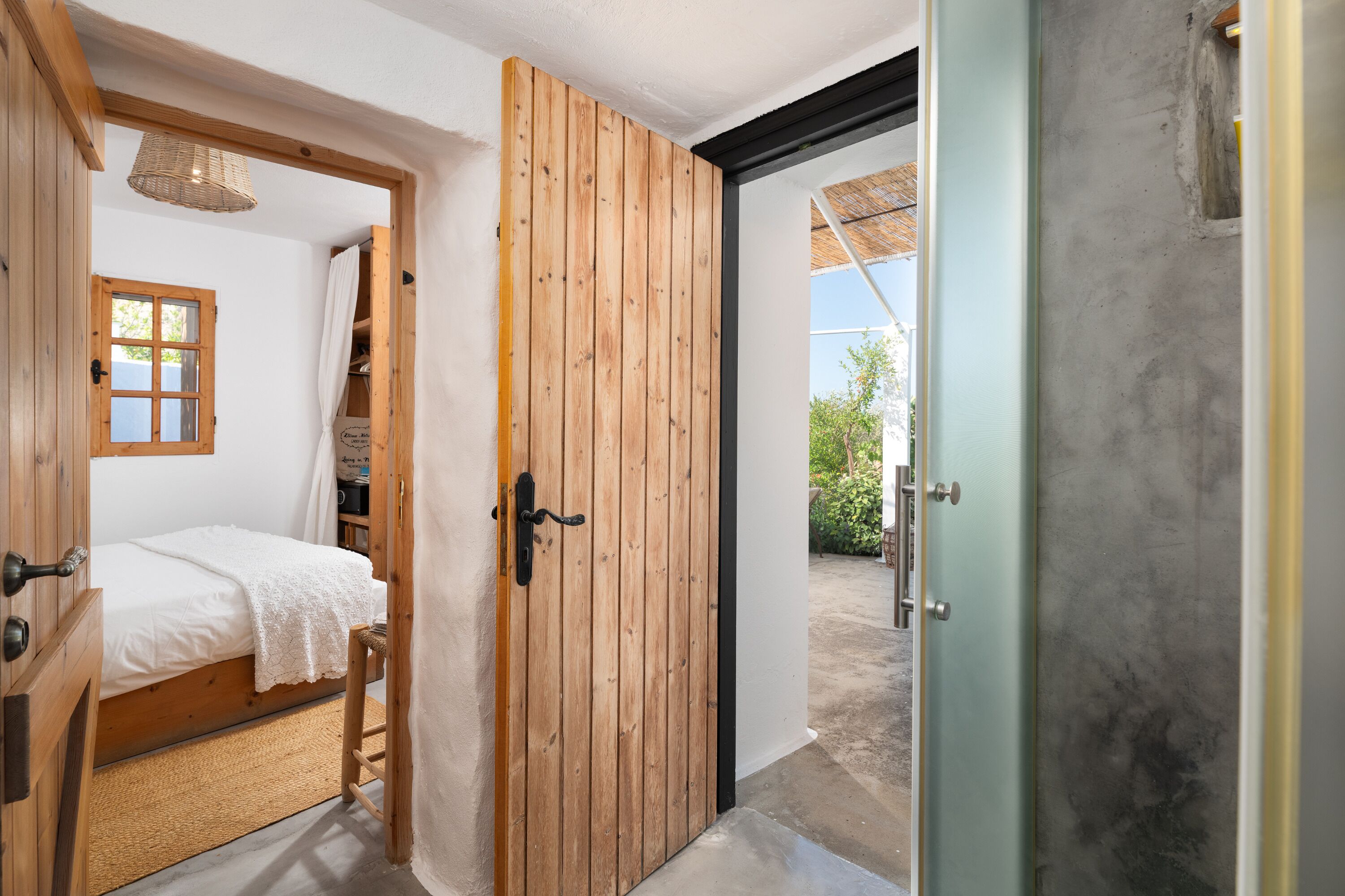 1 chambre, coffres-forts dans les chambres, fer et planche à repasser