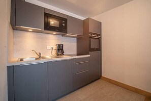 Fridge, microwave, oven, coffee/tea maker - 50m from ski slopes, 4th floor, balcony, tv, 55m², Valmorel (Les Avanchers-Valmorel)