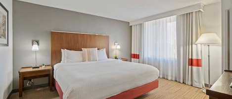 1 habitación, escritorio y espacio para trabajar con laptop