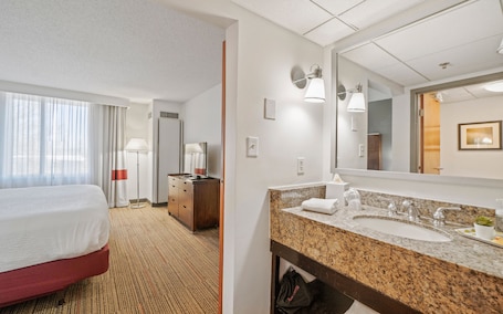 Standard Room, 1 Queen Bed | Bathroom | Combined shower/tub, free toiletries, hair dryer, soap
