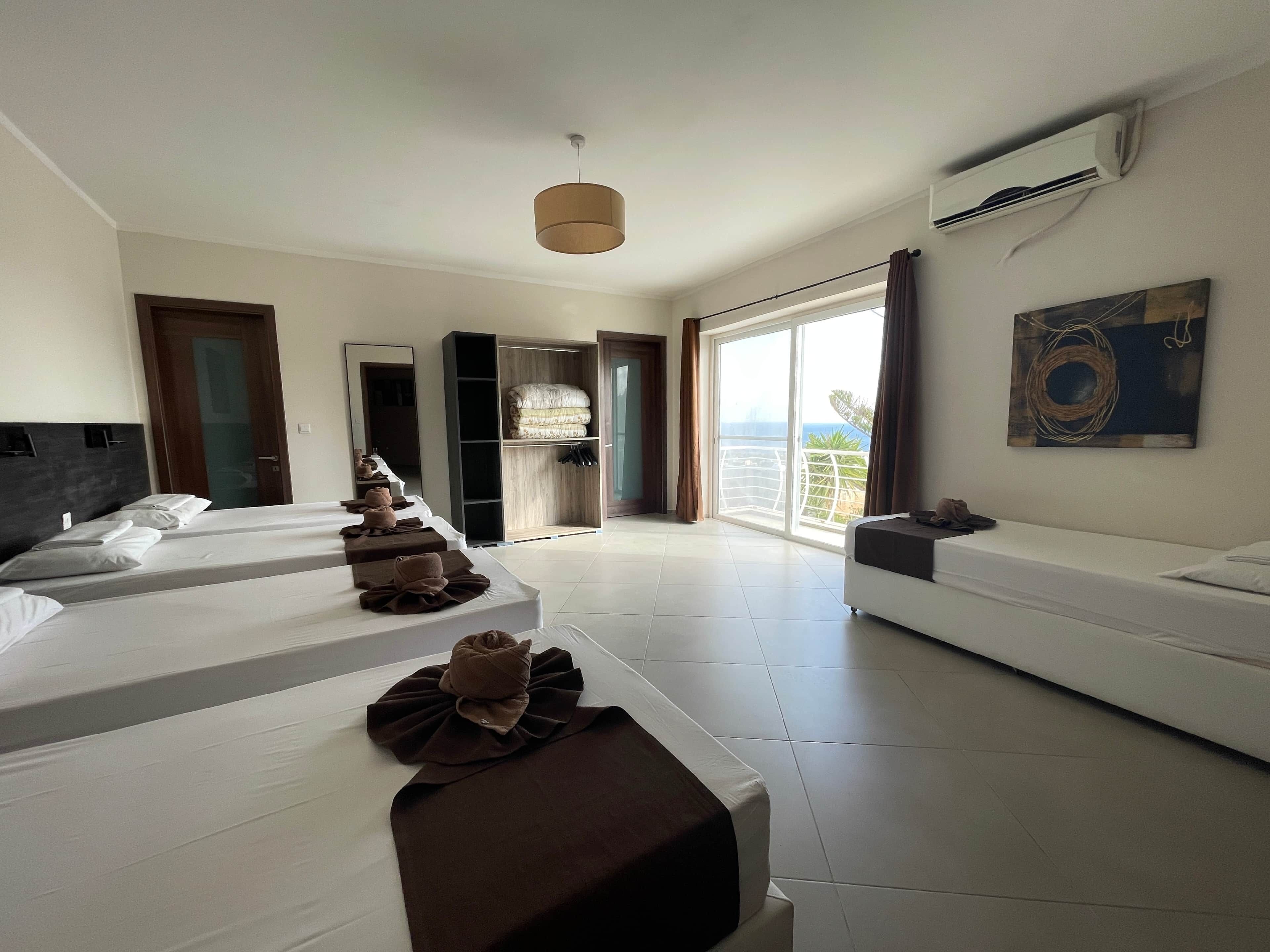 6 bedrooms, iron/ironing board, WiFi, bed sheets