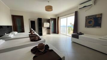 6 bedrooms, iron/ironing board, WiFi, bed sheets