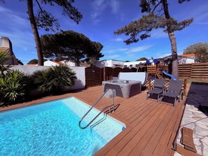 Outdoor pool, a heated pool