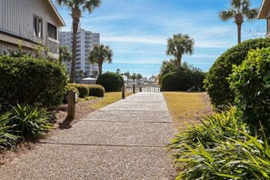 Condo, 3 Bedrooms | Property grounds