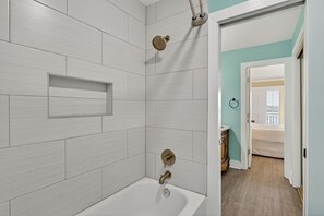 Condo, 3 habitaciones | Baño | Toallas y shampoo