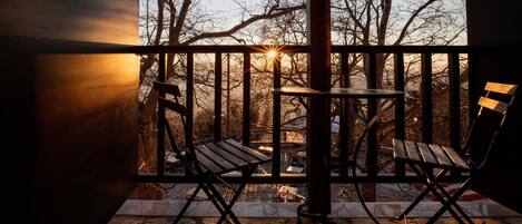 Studio, Smoking | 1 bedroom, Internet