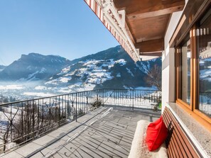 A balcony with a view of snow-covered mountains. - Chalet in Hainzenberg Near Ski Slopes (Hainzenberg)