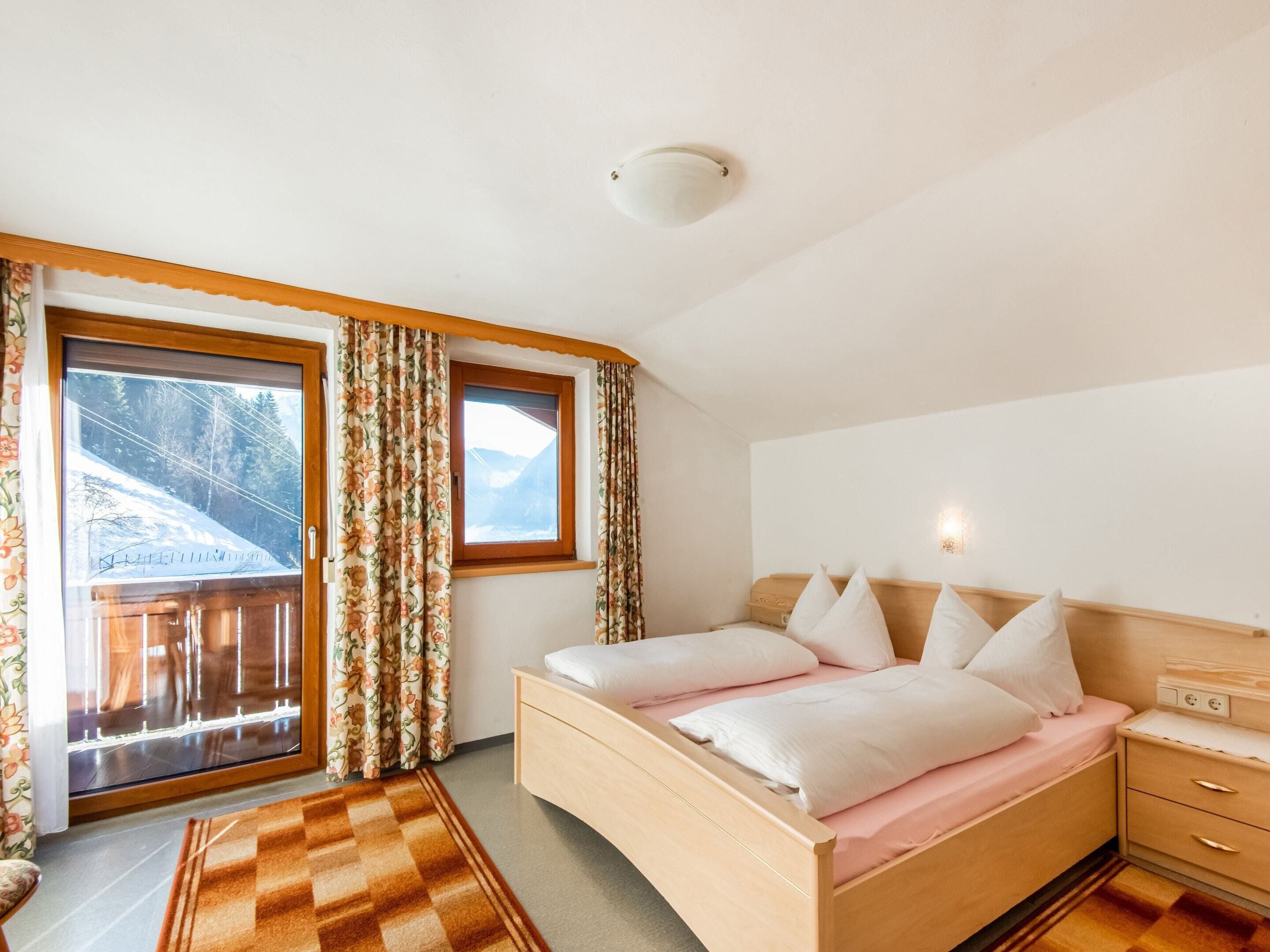 5 bedrooms, bed sheets