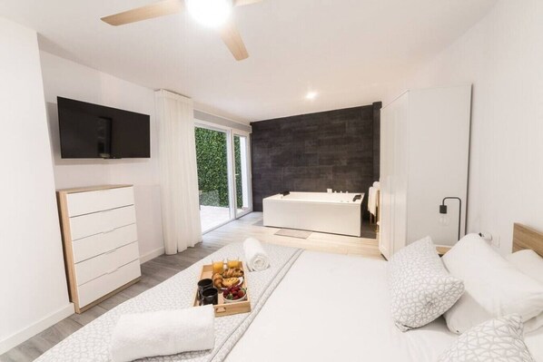 2 عدّة غرف نوم ومكتب ومكواة/لوح كي وواي فاي مجانًا