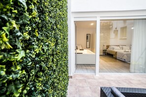 2 slaapkamers, een bureau, een strijkplank/strijkijzer, gratis wifi