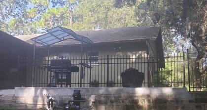 Relaxing quiet 1.5 acre home with private pool.