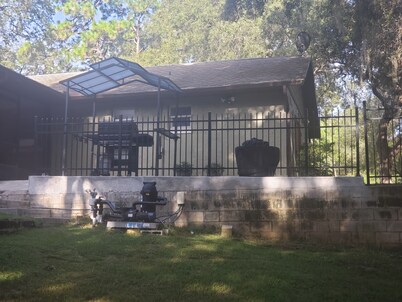 Relaxing quiet 1.5 acre home with private pool.