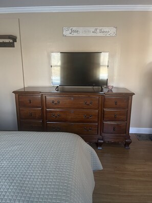 1 bedroom, in-room safe, iron/ironing board, WiFi