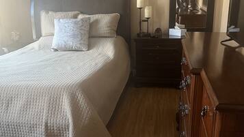 1 bedroom, in-room safe, iron/ironing board, WiFi