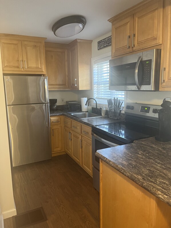 Microwave, oven, stovetop, coffee/tea maker