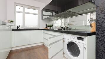 Microwave, dishwasher, coffee/tea maker, cookware/dishes/utensils