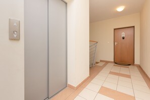 Reception - Błonia Wilanowskie Apartment by Renters (Warsaw)