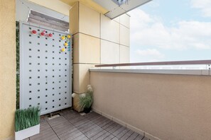 Balcony - Błonia Wilanowskie Apartment by Renters (Warsaw)