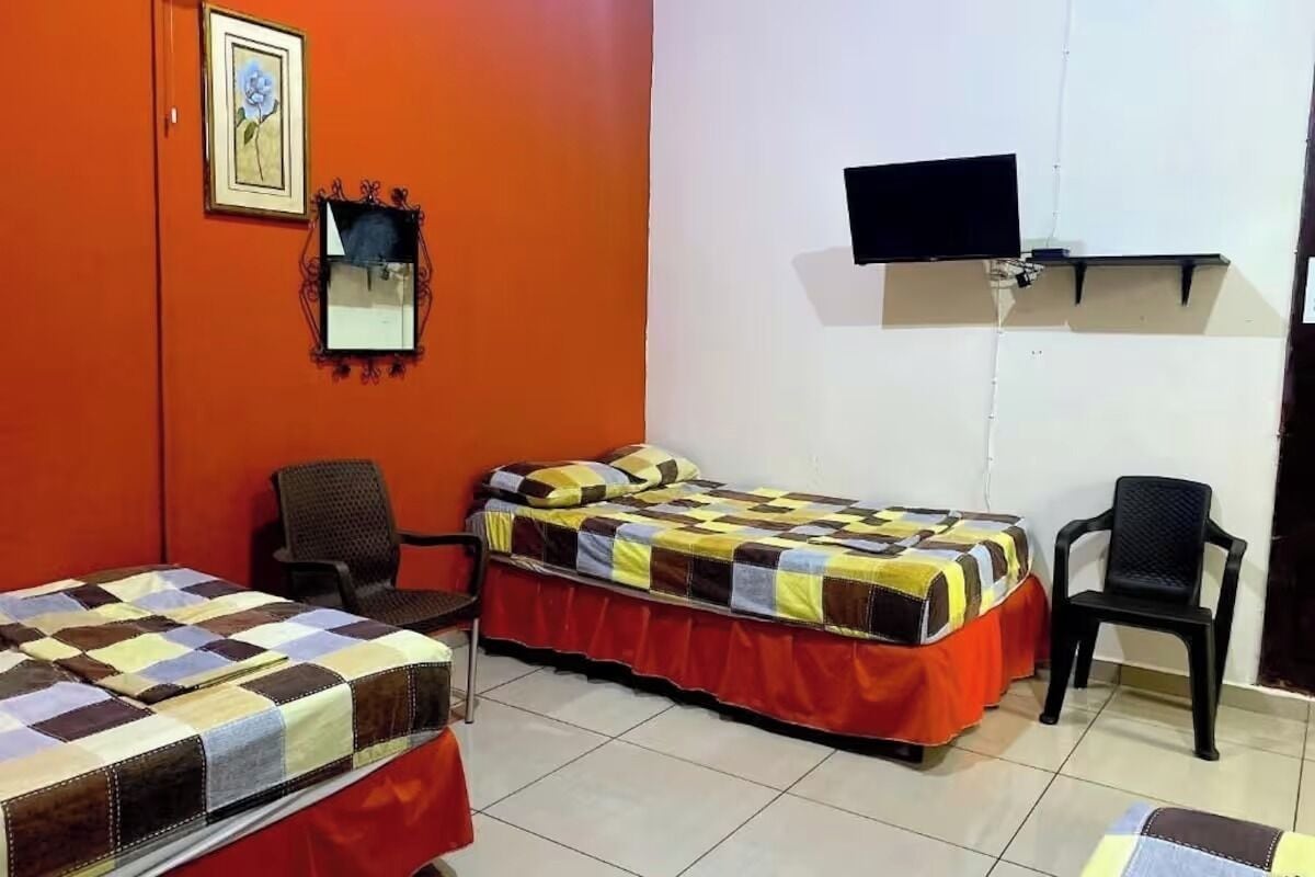 基础三人房 | 免费 WiFi、床单