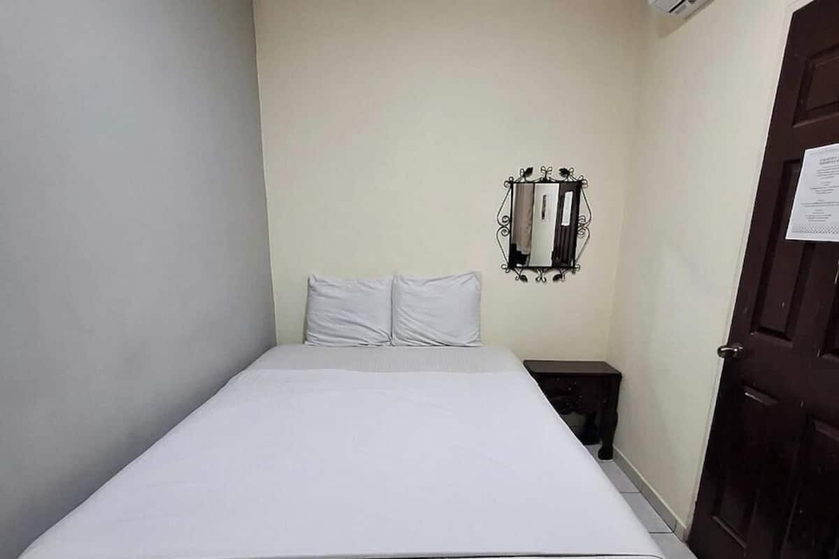 Basic Single Room | Free WiFi, bed sheets