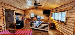 Fridge, microwave, stovetop, coffee/tea maker - Music Mountain Retreat Cabin B (Hot Springs)