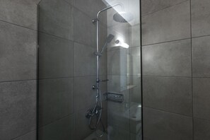 Casa, para fumadores | 1 habitación y internet