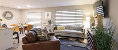 Älytelevisio, kirjoja, stereot