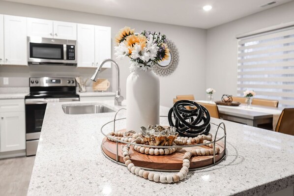 Fridge, microwave, oven, stovetop - West Omaha Getaway, blocks from Village Pointe Plaza (Omaha)