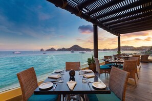 4 restaurants; breakfast, lunch, and dinner served - Villa del Arco Beach Resort & Spa Cabo San Lucas - All Inclusive (Cabo San Lucas)