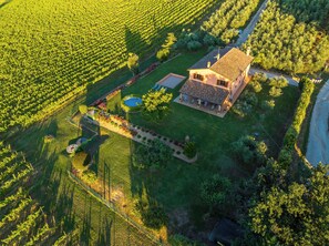 المنشأة من الخارج