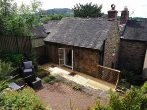 Terrace/patio - Characterful Derbyshire mid-terrace with stunning views! (Matlock)
