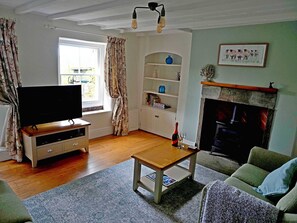 Interior - Characterful Derbyshire mid-terrace with stunning views! (Matlock)