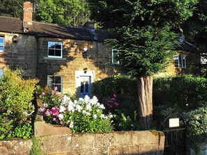 Exterior - Characterful Derbyshire mid-terrace with stunning views! (Matlock)