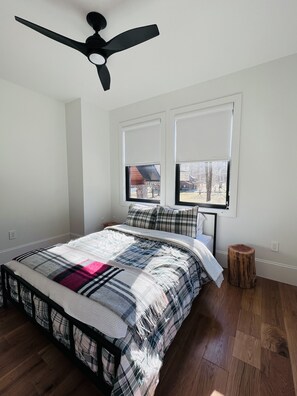 1 bedroom, desk, free WiFi, bed sheets - RIVERFRONT PRIVATE oasis with views of Nantahala River-dog friendly & near NOC (Topton)