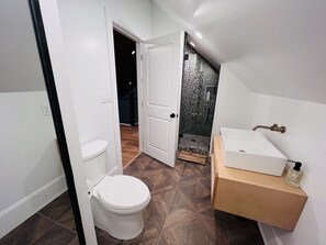 Shower, hair dryer, towels, soap - RIVERFRONT PRIVATE oasis with views of Nantahala River-dog friendly & near NOC (Topton)