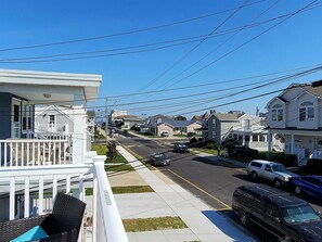 Property grounds - Spacious Beach House, 2.5 blocks from beach, WiFi, Central Air (Wildwood Crest)