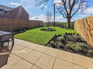 Outdoor dining - 4 bedroom accommodation in Acklington, near Warkworth (Acklington, near Warkworth)