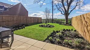 Outdoor dining - 4 bedroom accommodation in Acklington, near Warkworth (Acklington, near Warkworth)