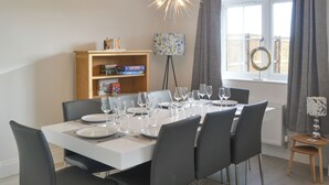Dining - 4 bedroom accommodation in Acklington, near Warkworth (Acklington, near Warkworth)