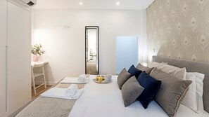Tabla de planchar con plancha, wifi gratis, ropa de cama