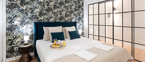 Iron/ironing board, free WiFi, bed sheets