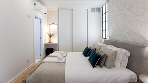 Iron/ironing board, free WiFi, bed sheets