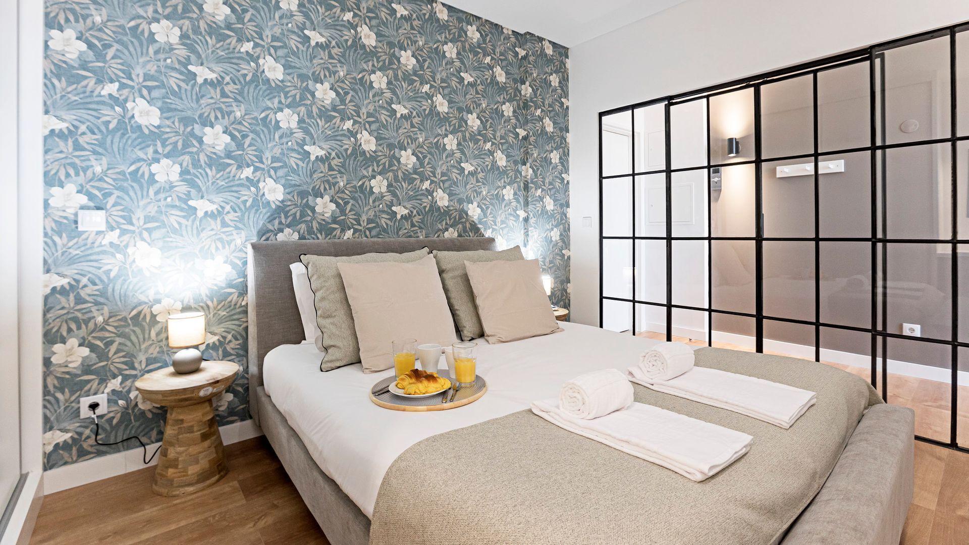 Iron/ironing board, free WiFi, bed sheets