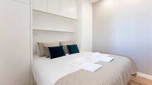 Iron/ironing board, free WiFi, bed sheets