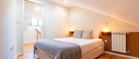 4 makuuhuonetta, silitysrauta/-lauta, ilmainen Wi-Fi, vuodevaatteet