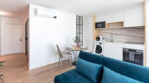 Interior - Urban House - D - by LovelyStay (Porto)