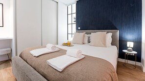Een strijkplank/strijkijzer, gratis wifi, beddengoed
