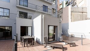 Outdoor dining - Paraíso -1B w/ AC & Patio by LovelyStay (Porto)