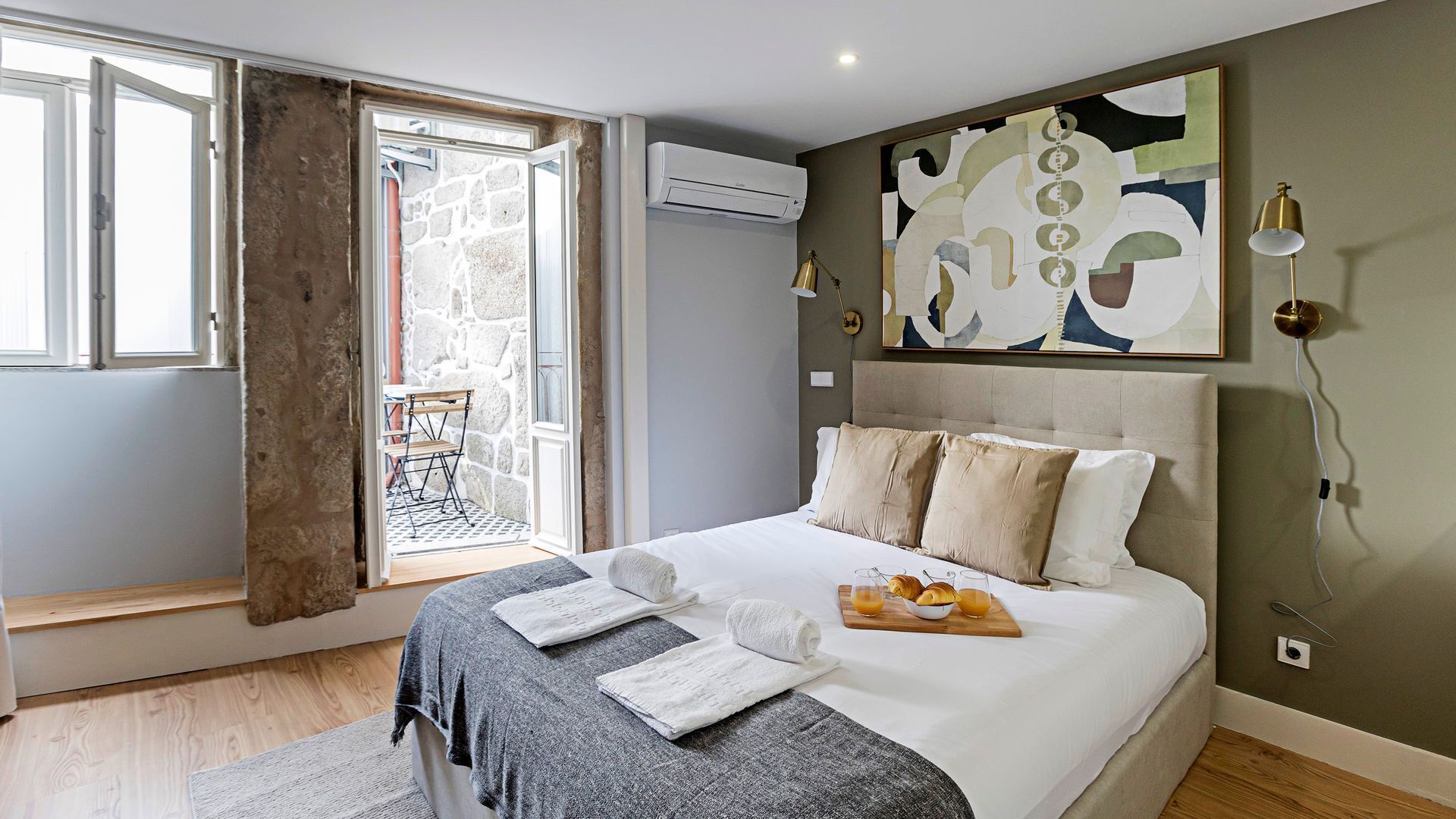 Fer et planche à repasser, Wi-Fi gratuit, draps fournis